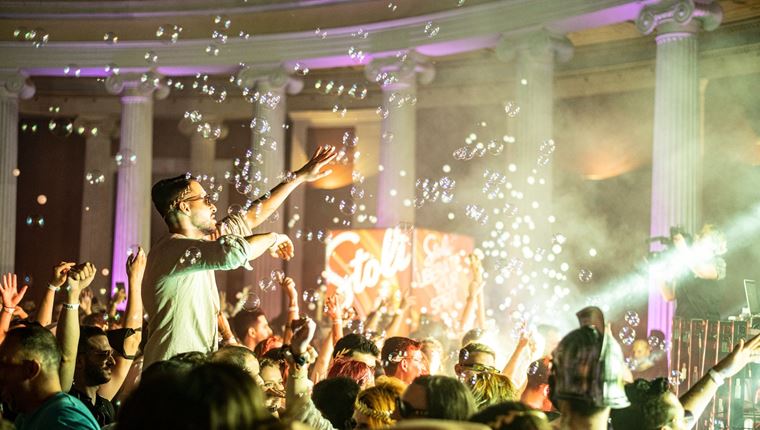 Η μουσική κοινότητα Suburbia τιμά το Kill Bill με δικό της τρόπο