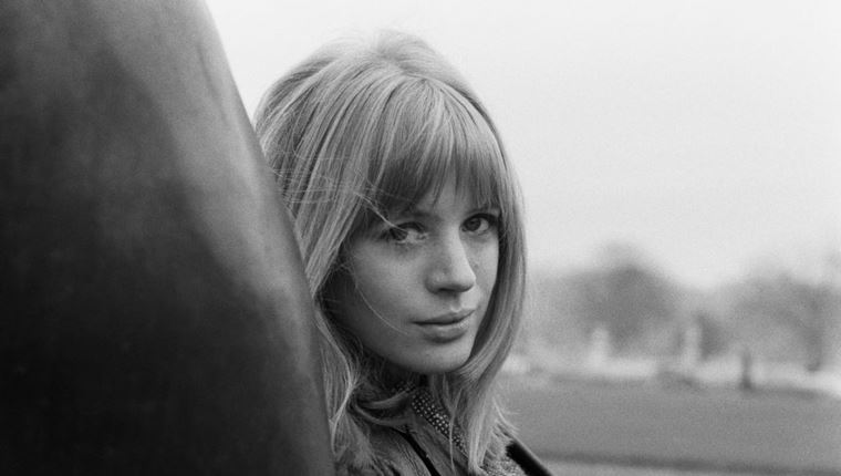 Έφυγε από τη ζωή η τραγουδίστρια Marianne Faithfull