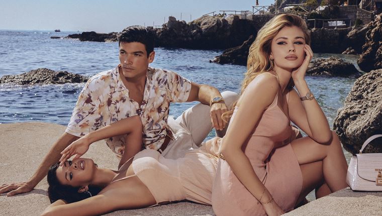 Στη συλλογή της Guess Jeans Άνοιξη-Καλοκαίρι 2023 το κλίμα είναι τροπικό