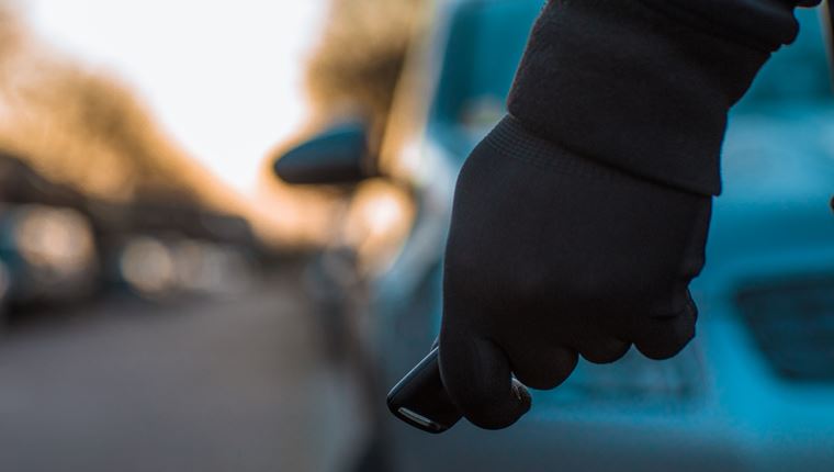Αυτός είναι ο σύγχρονος -και απίστευτος- τρόπος κλοπής των αυτοκινήτων