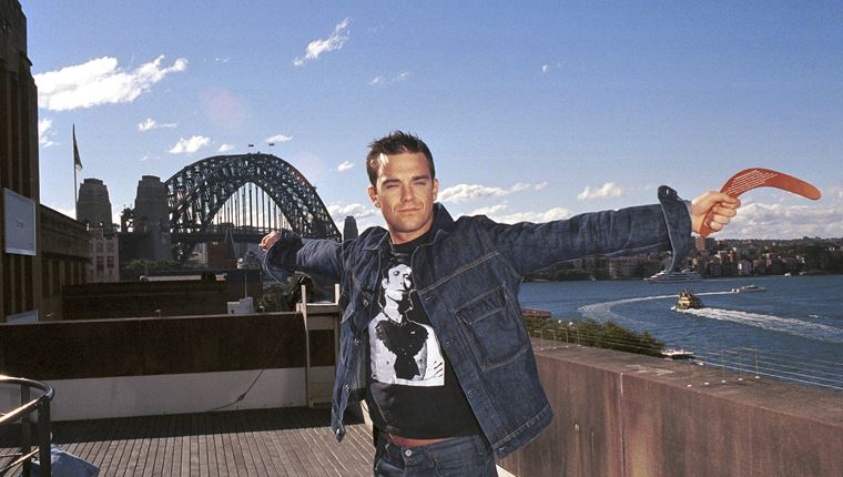 Better Man: Πρώτες εικόνες της ταινίας για τη ζωή του Robbie Williams