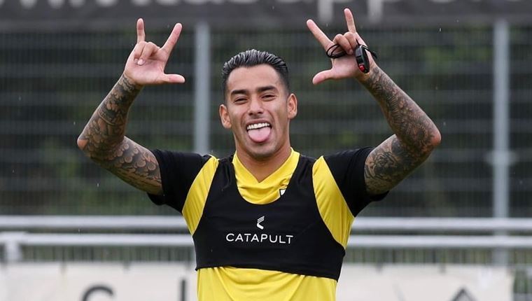 Ο Sergio Araujo κυκλοφόρησε τη δική του συλλογή ρούχων