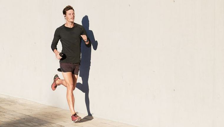 Γιατί είναι άσχημο να τρέχεις με το κινητό στο χέρι