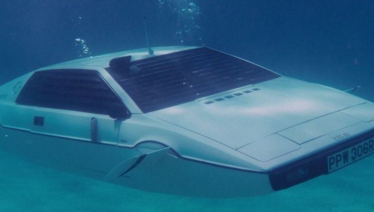Η Τesla ετοιμάζει υποβρύχιο αυτοκίνητο