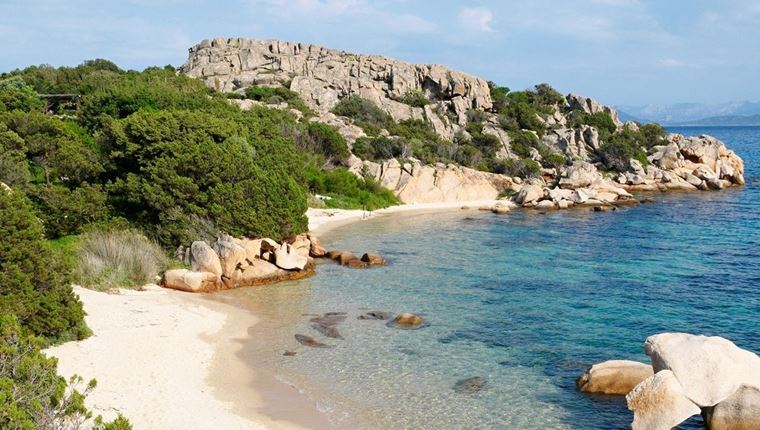 Περιοχή στη Σαρδηνία πληρώνει αδρά για να μετακομίσεις εκεί