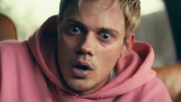 Ο Anthony Hopkins κλείδωσε τον Bill Skarsgard στο αυτοκίνητό του, στη νέα ταινία Locked