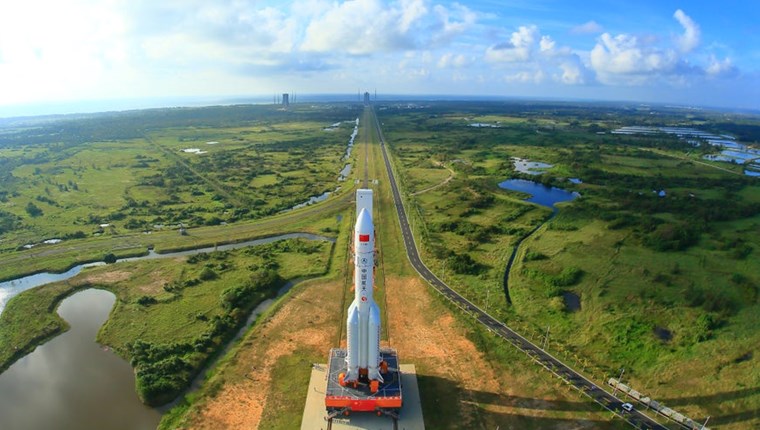 Τι πραγματικά ισχύει με τον κινέζικο πύραυλο που θα πέσει στη Γη