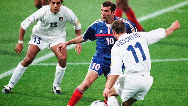 Όλες οι στιγμές που έκαναν το Euro 2000 το καλύτερο τουρνουά στην ιστορία