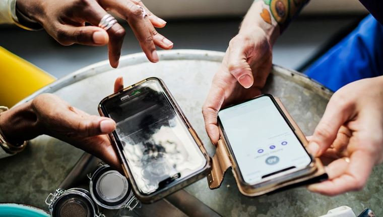 To τρικ για να αλλάζεις τα μηνύματα στο WhatsApp