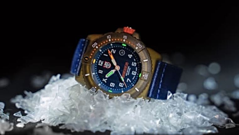 H Luminox παρουσιάζει το survival ρολόι του Bear Grylls