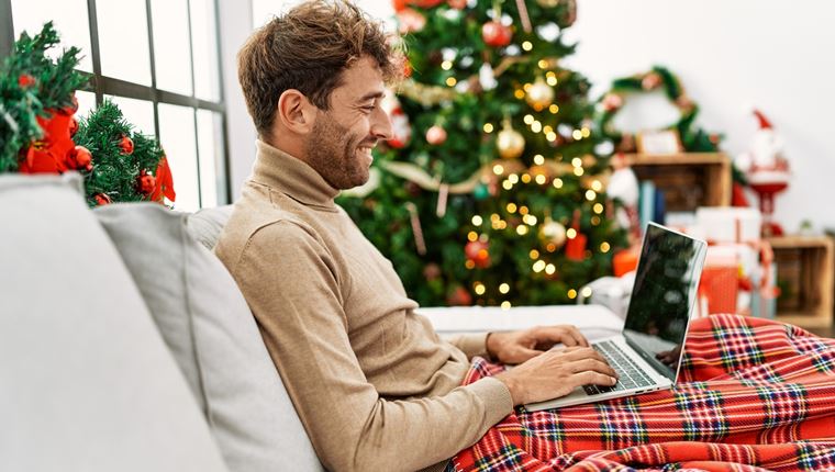 Πώς θα περάσεις ωραία Χριστούγεννα μόνος
