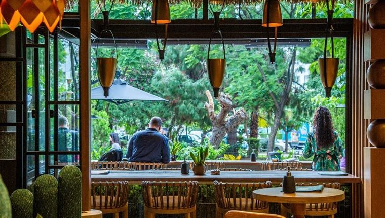 Κάτι τρέχει στην πλατεία Βραζιλίας