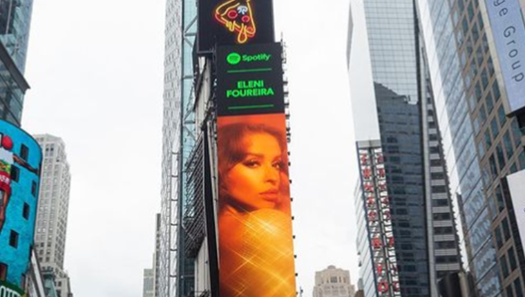 Σε άλλα νέα, η Ελένη Φουρέιρα μπήκε σε billboard της Times Square