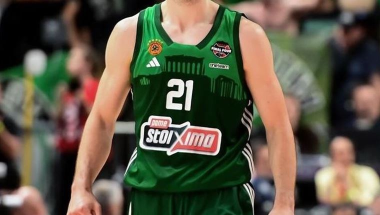 Η επτάστερη φανέλα του Παναθηναϊκού έφτασε ως τη διάσημη καρέκλα της Γαύδου