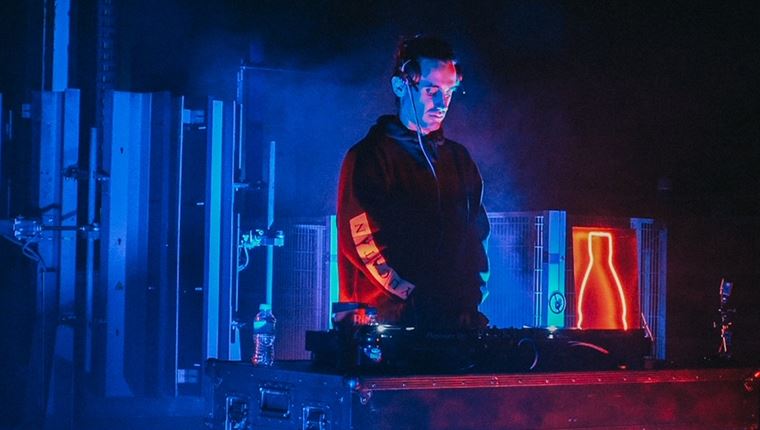 Τα decks των Yucatan αντηχούν στις εγκαταστάσεις της Βίκος