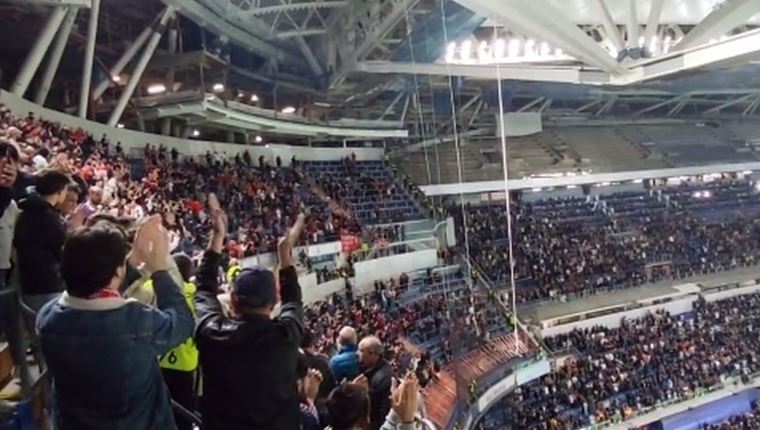 Γιατί το "You'll never walk alone" ήχησε στο Μπερναμπέου