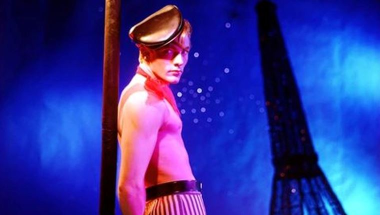 James Bidgood: Ρέκβιεμ στην camp αισθητική ενός ροζ νάρκισσου