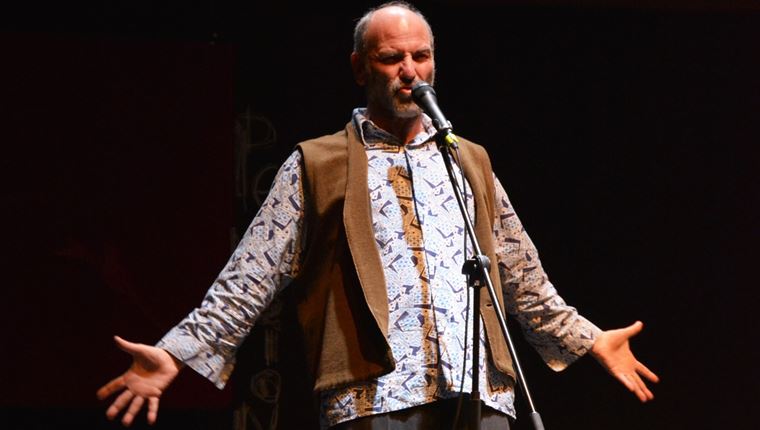 Το μικρό αναρχικό καλοκαίρι και η από σκηνής φιλοσοφία