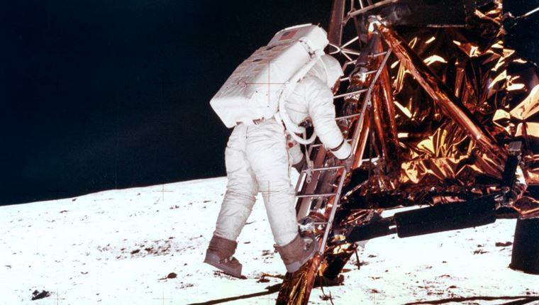 To 2022 όλοι θέλουν να πάνε στη Σελήνη. Αλλά γιατί;