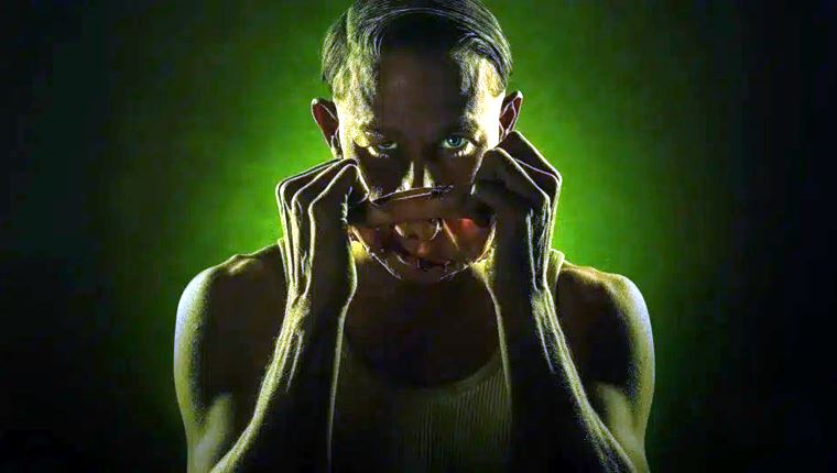 O Charlie Hunnam υποδύεται τον κατά συρροή δολοφόνο Ed Gein στην 3η σεζόν του Monster στο Netflix