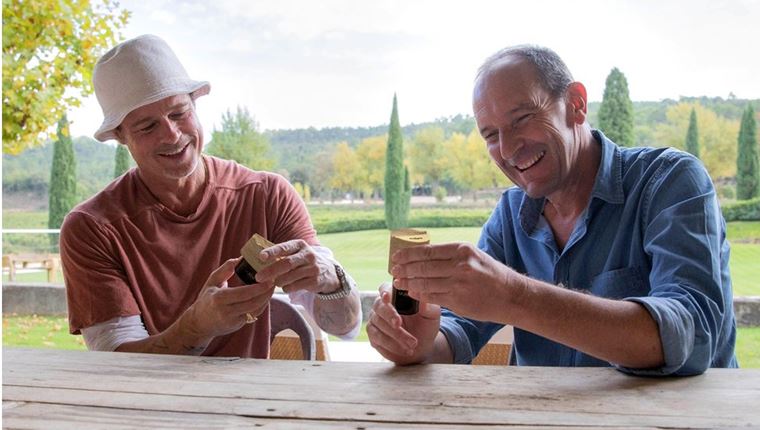 Ο Brad Pitt έχει δική του σειρά περιποίησης. Λέει, όμως, τίποτα;
