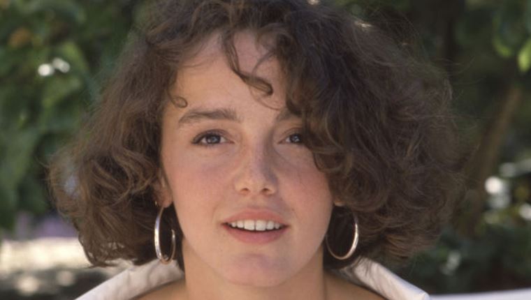 Ποια είναι η Γαλλίδα superstar που σχολιάζει τον 19χρονο εαυτό της;