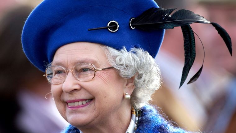 Το ολόχρυσο Nintendo Wii της Βασίλισσας Ελισάβετ βγαίνει στο σφυρί