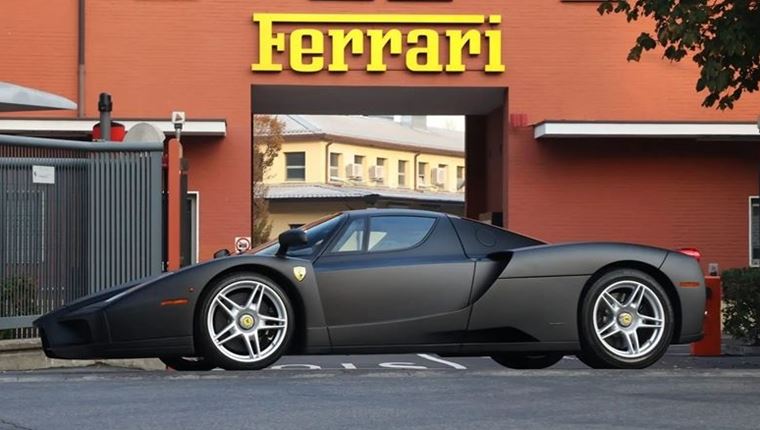 Πωλείται η μοναδική μαύρη ματ Ferrari Enzo στον κόσμο