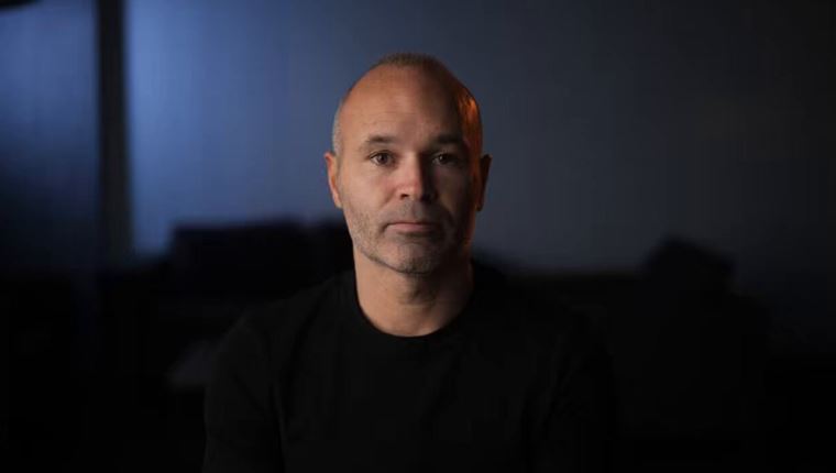 Είδαμε τον Andres Iniesta με δάκρυα στα μάτια να ανακοινώνει ότι σταματά το ποδόσφαιρο (video)