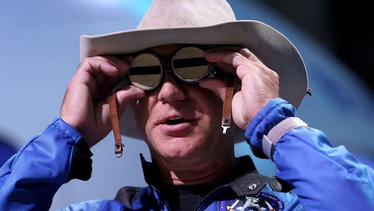 Το σπάνιο Omega Speedmaster του Jeff Bezos που ταξίδεψε στο διάστημα