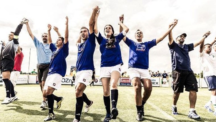 Ένα τουρνουά ποδοσφαίρου στην πλατεία Συντάγματος