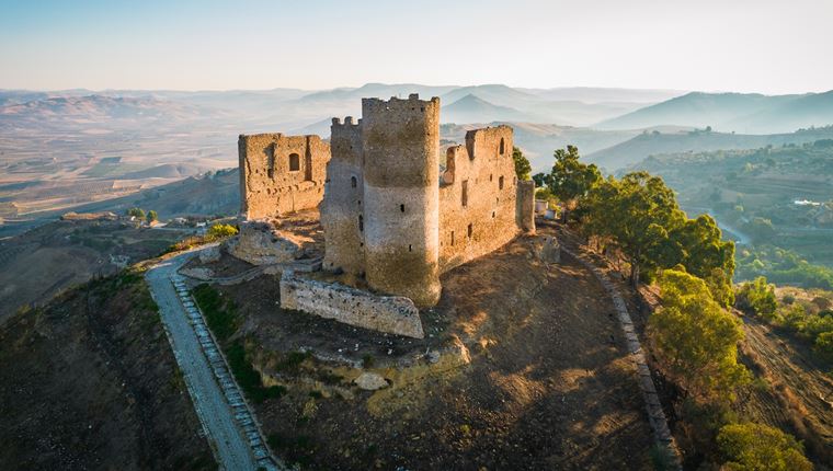 Αποκτώντας ένα μυθικό κάστρο στην τιμή ενός κανονικού σπιτιού