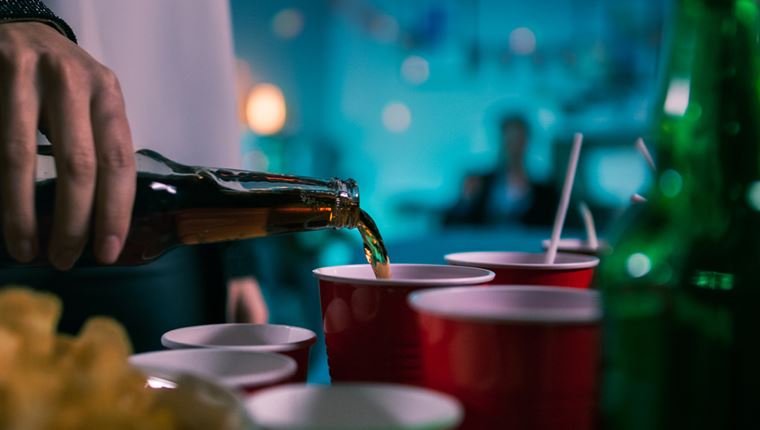 Τα κορονο-πάρτι δεν σταματούν