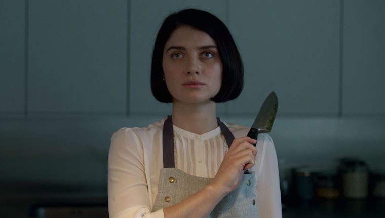 Η Eve Hewson πρωταγωνιστεί στο Behind Her Eyes του Netflix