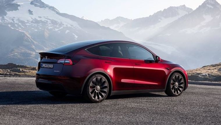 Η Tesla απέκτησε απίθανη brand ambassador-έγινε viral στους Ολυμπιακούς Αγώνες