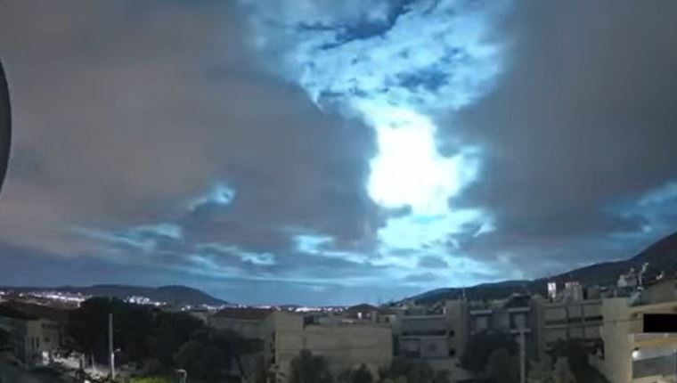 Τι ήταν η μεγάλη λάμψη που εμφανίστηκε στον ουρανό της Αττικής