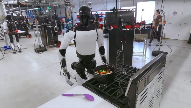 Σε νέο βίντεο το ανθρωποειδές ρομπότ Optimus θυμίζει Black Mirror