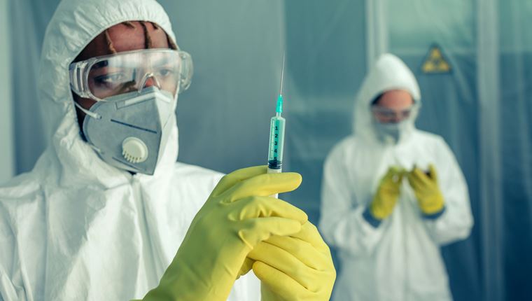 4 πράγματα που γνωρίζουμε για το εμβόλιο της Οξφόρδης