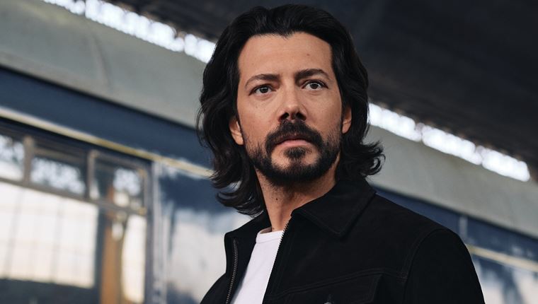 O Álvaro Morte θέλει να αντέξει στον χρόνο