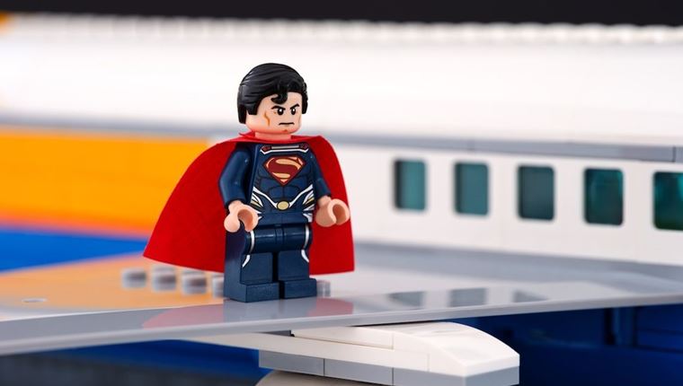 Δεν πρέπει να χάσεις με τίποτα τη LEGO εκδοχή του trailer για τη νέα ταινία Superman