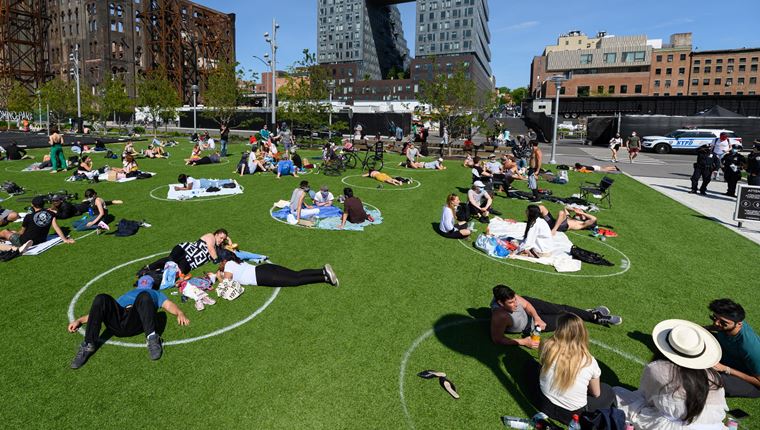 Κοινωνική απόσταση στα πάρκα της Νέας Υόρκης, οι φωτογραφίες