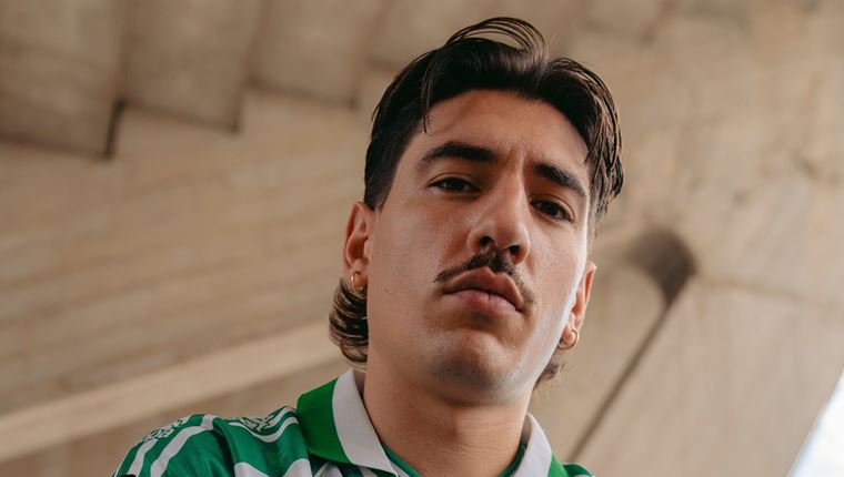 Héctor Bellerín σε vintage ποδοσφαιρικό στυλ