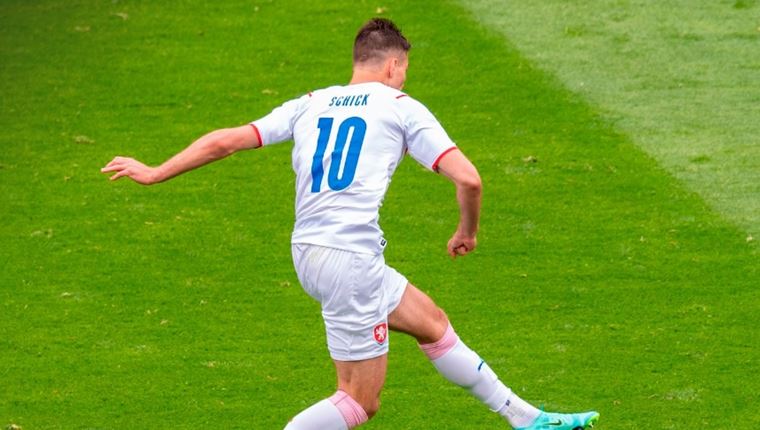 Σε άλλα νέα, ο Patrik Schick έβαλε γκολ από τη σέντρα
