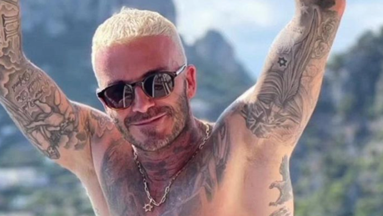 O David Beckham φέρνει ξανά στη μόδα τα μαγιό των 70s