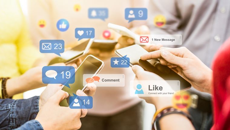 Πόσοι Έλληνες είναι ενεργοί στα social media