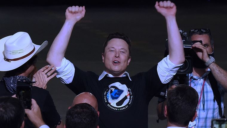 Ο Elon Musk επανέφερε τον λογαριασμό του Trump στο Twitter