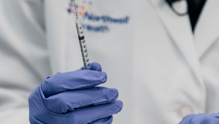 Το εμβόλιο της Pfizer/BioNTech είναι αποτελεσματικό και κατά της μετάλλαξης του κορονοϊού