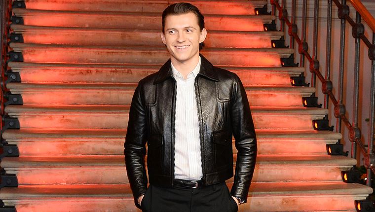 Στη νέα του ταινία, ο Tom Holland σκηνοθετεί τον θάνατό του