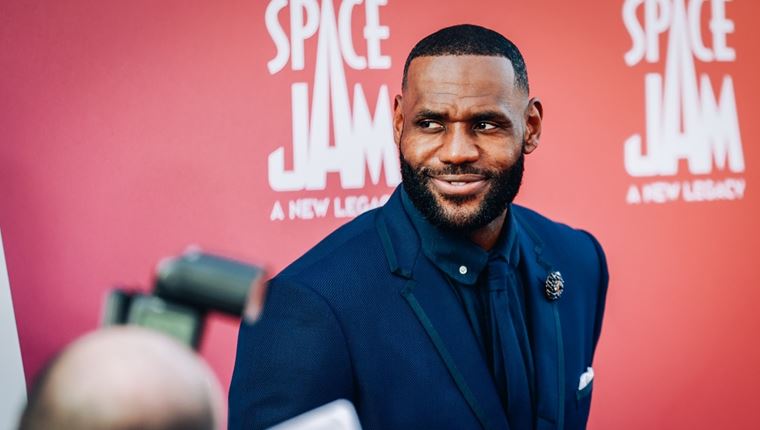 Καλωσορίζουμε τον LeBron James στο Fighting Games