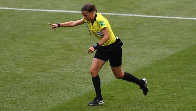 Το ποδόσφαιρο έχει ανάγκη γυναίκες σαν την Stephanie Frappart